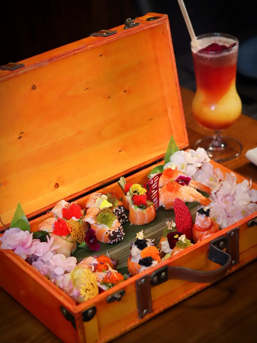 Mayniko Restaurant & Lounge